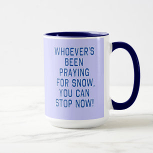 Taza QUIEN ESTABA REZANDO POR NIEVE, DETENGAN camiseta