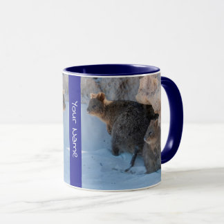 Taza Quokkas lindos y felices personalizados en la play