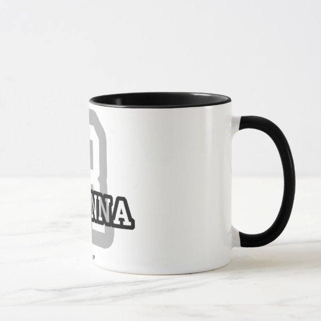 Taza R está para Rihanna (Derecha)