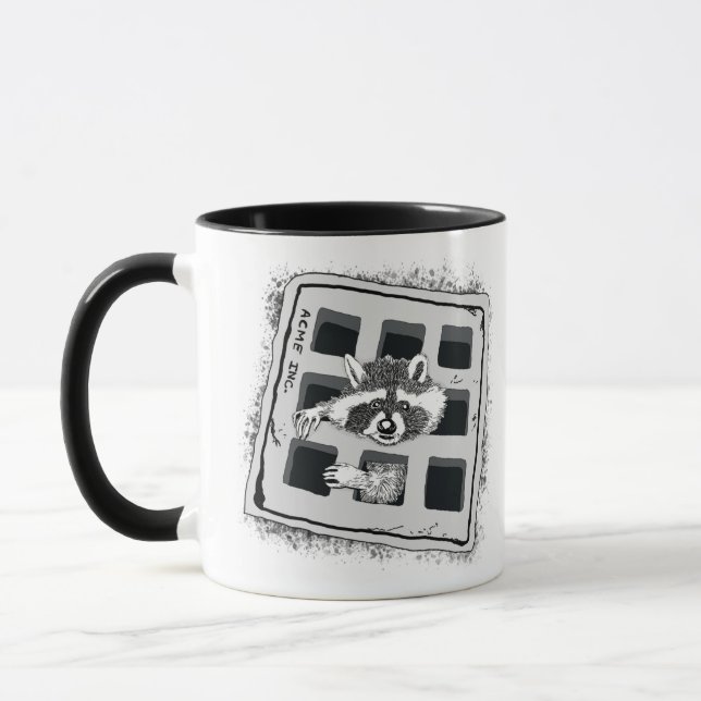 Taza Raccoon atascado en el Ilustracion Grate (Izquierda)