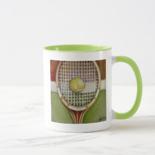 Taza Raqueta de tenis con bola en la corte