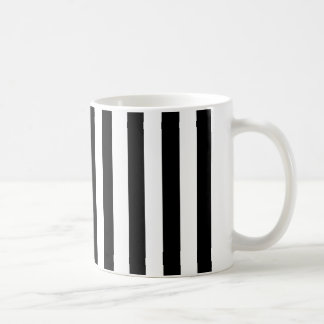 Taza rayada blanca y negra