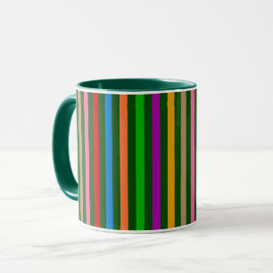 Taza Rayas Coloridas Sobre Diseño De Patrón Verde 