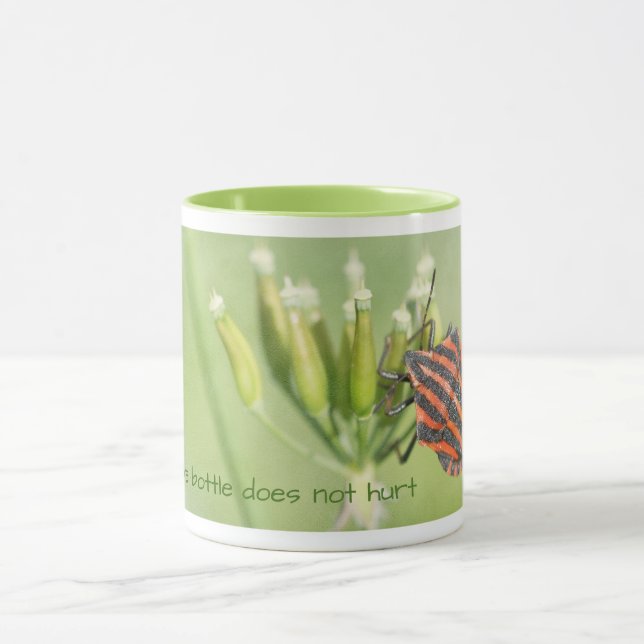 Taza Red Bug - Una botella más no duele (Centro)