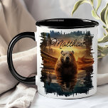 Taza Reflexión sobre el lago Beaver Sunrise<br><div class="desc">Disfrute de su bebida favorita con la taza de reflexión del lago Beaver Sunrise. Esta singular taza presenta un impresionante diseño de castor en un tranquilo lago al amanecer, con los cálidos tonos dorados y majestuosas montañas bellamente reflejadas en el agua. Personalizado con su nombre, añade un toque especial que...</div>
