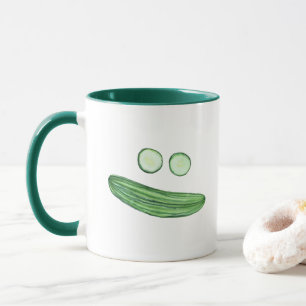 Taza Refresqúese como cara divertida del pepino de la