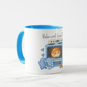 Taza Regalo de anuncio de bebé varón con bollo en el ho