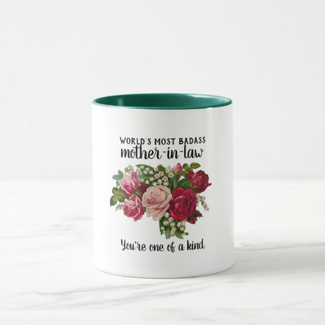 Taza Regalo de suegra de BADASS - Una Rosa amable (Centro)