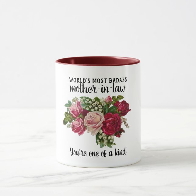 Taza Regalo de suegra de BADASS - Una Rosa amable (Centro)