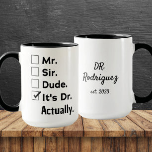 Taza Regalo divertido para un médico – En realidad es D