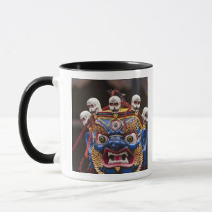 Taza Representación de danza con máscaras en el Festiva
