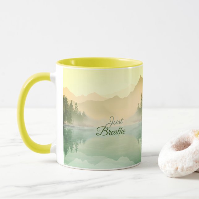 Taza Respira la Selva de Montaña Dorada Verde (Con donut)
