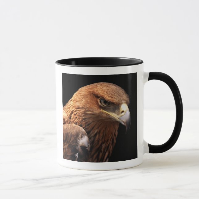 Taza Retrato de Eagle aislado en negro (Derecha)