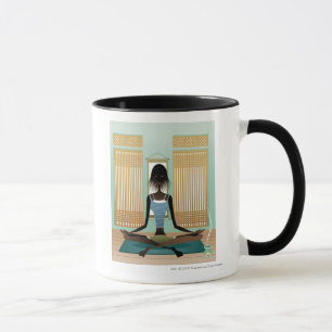 Taza Retrato de la mujer joven que hace yoga
