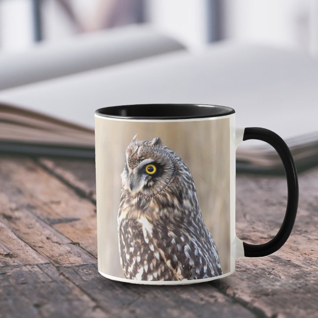Taza Retrato de una lechuza de corta aleta en las maris (Short-Eared Owl in the Marshes 11 oz Coffee Mug Cover Photo.)