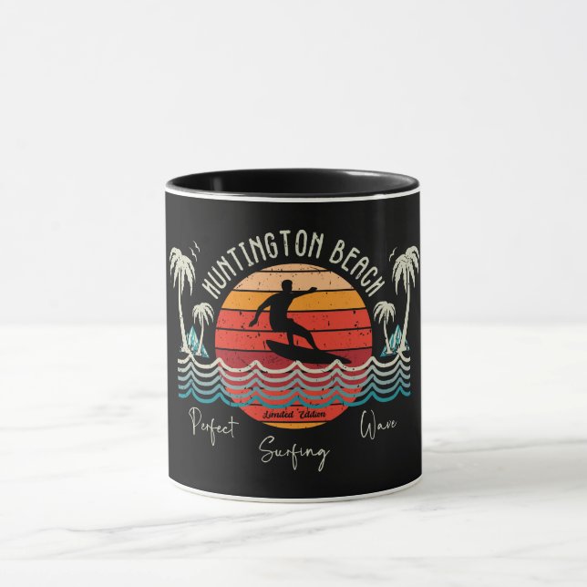 Taza Retro Huntington Beach Surfing (Centro)