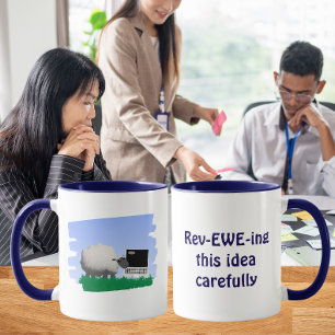 Taza Revisando esta idea cuidadosamente