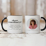 Taza RILEY Chaos Coordinador de definición Oficina de t<br><div class="desc">Esta taza de cerámica presenta una moderna combinación de fuentes y una divertida definición de "coordinador del caos". Esta taza de café es el regalo perfecto para tu gerente de oficina favorito, compañero de trabajo, jefe, o incluso una madre ocupada ahí fuera. Esta taza es extra divertida porque puedes añadir...</div>