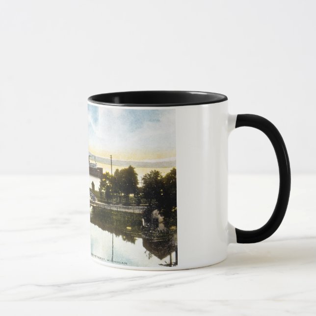 Taza Río del oso, trabajos de agua y puerto, Petoskey, (Derecha)