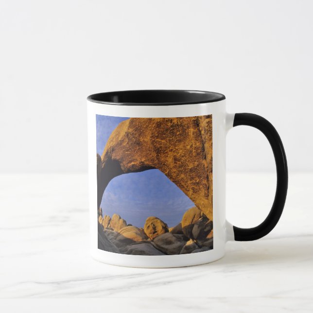 Taza Roca arca en el Parque Nacional Joshua Tree en (Derecha)