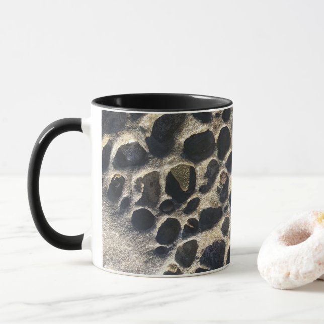 Taza Rocas de guijarros bucosos de playa (Con donut)