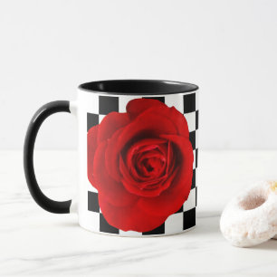 Taza Rosa de jaque mate rosa elegante en la parte trase
