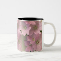 Taza rosada de la flor
