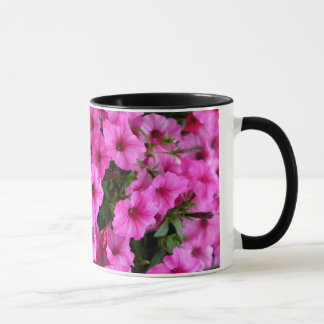 Taza rosada de las flores