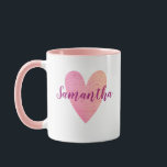 Taza rosada personalizada del corazón<br><div class="desc">¡Personalice esta taza rosada texturizada madera femenina del corazón con el nombre alguien que usted ama!</div>