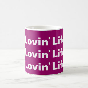Taza rosada y blanca de la vida de Lovin