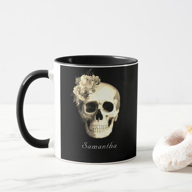 Taza Rosas blancas de cráneo gótica personalizadas (Con donut)