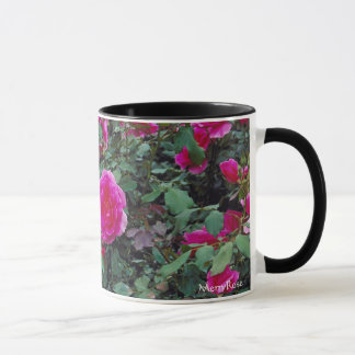 Taza Rosas rosados bonitos en arbusto