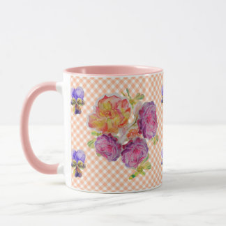Taza Rosas rosas y violetas comprueban la mezcla acuáti