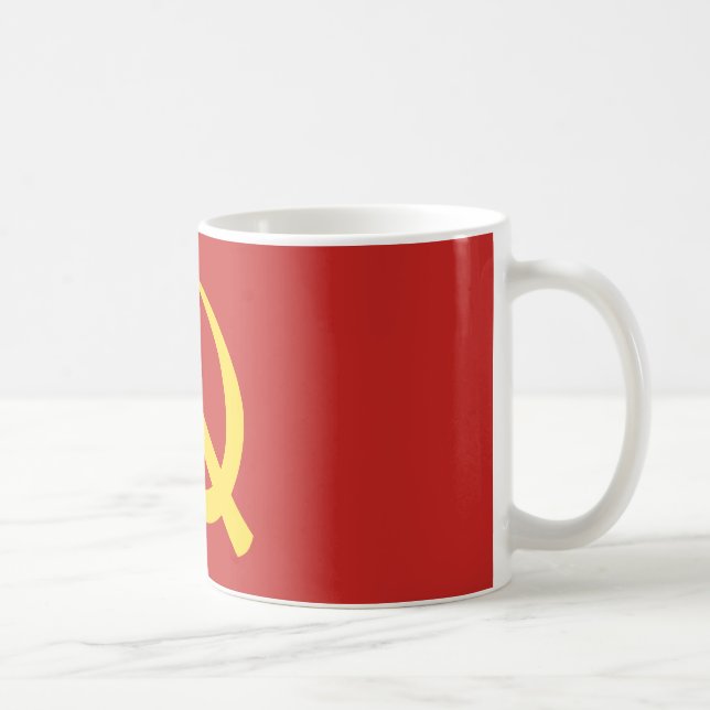 Taza rusa de la obra clásica del martillo y de la (Derecha)