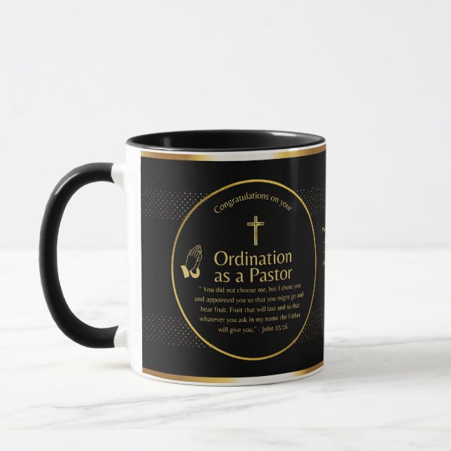 Taza Sagrado Pastor recién Ordenado Biblia Verse Person (Izquierda)