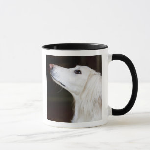 Taza Saluki que mira para arriba