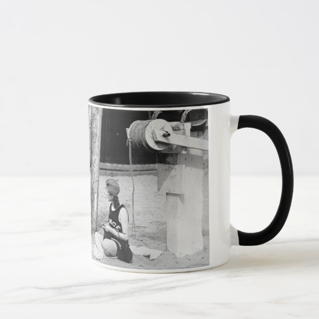 Taza Salvavidas de Venecia que hacen punto, 1900s (Derecha)