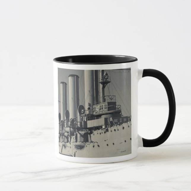Taza San Petersburgo, Crucero Aurora (Derecha)
