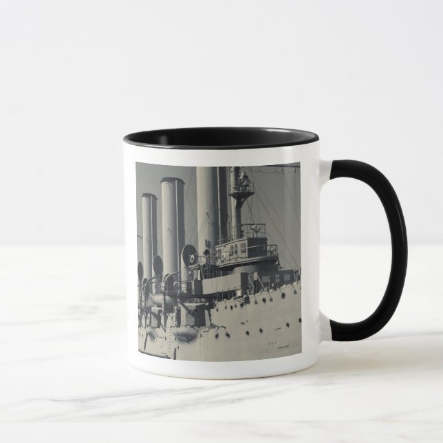 Taza San Petersburgo, Cruiser Aurora (Derecha)