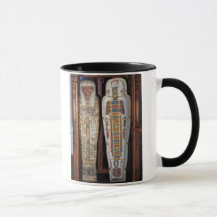 Taza Sarcófago egipcio cubierto con los hieroglyphics