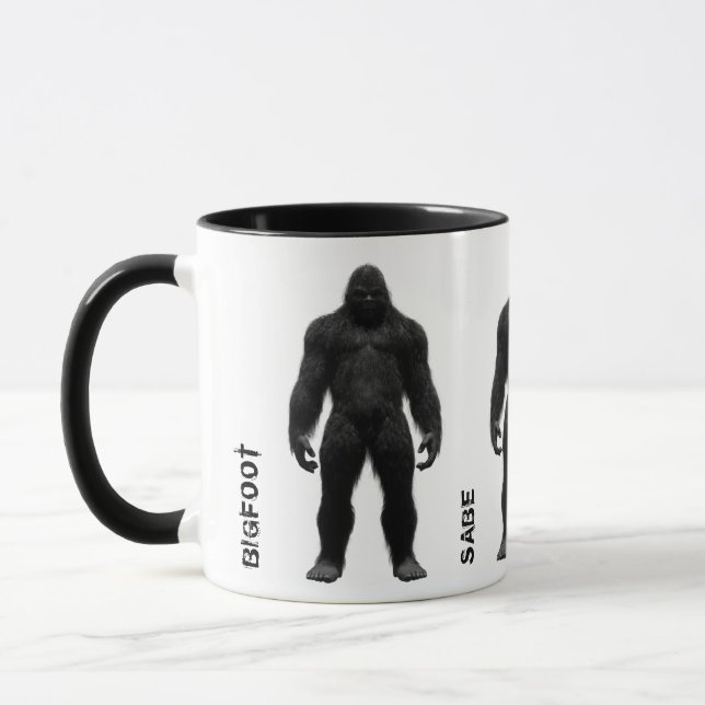 TAZA SASQUATCH BIGFOOT ENTERO - VISTA FRONTAL - NOMBRES (Izquierda)