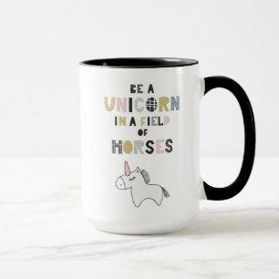Taza Sea un unicornio en un campo de caballos