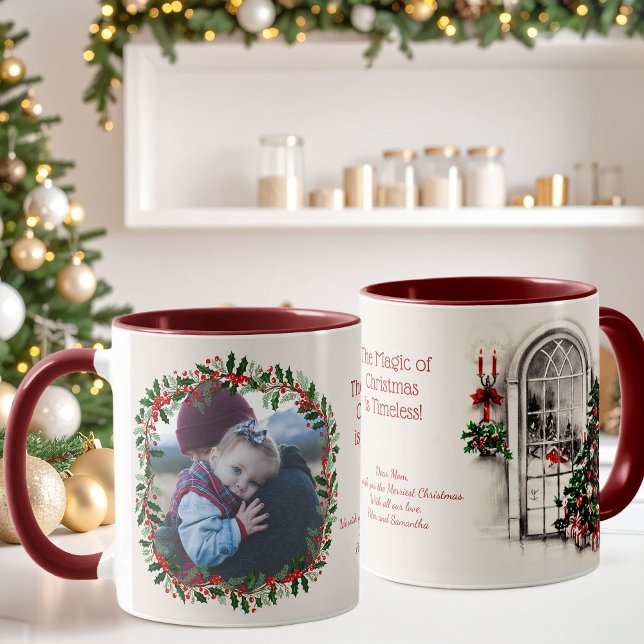 Taza Sepia Back Christmas Window and Holly Photo Mug (Beautiful Christmas photo mug with a holly wreath bordering your photo and a vintage Christmas scene)