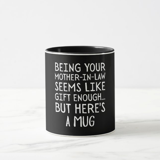 Taza Ser tu suegra parece un regalo suficiente (Centro)