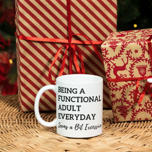 Taza Ser un adulto funcional todos los días parece un p