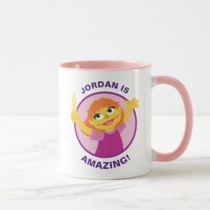 Taza Sesame Street   Julia sosteniendo una pluma