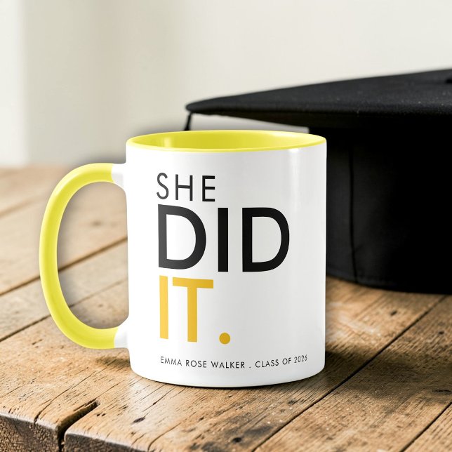 Taza She Did It Black Yellow Graduation Gift (Subido por el creador)