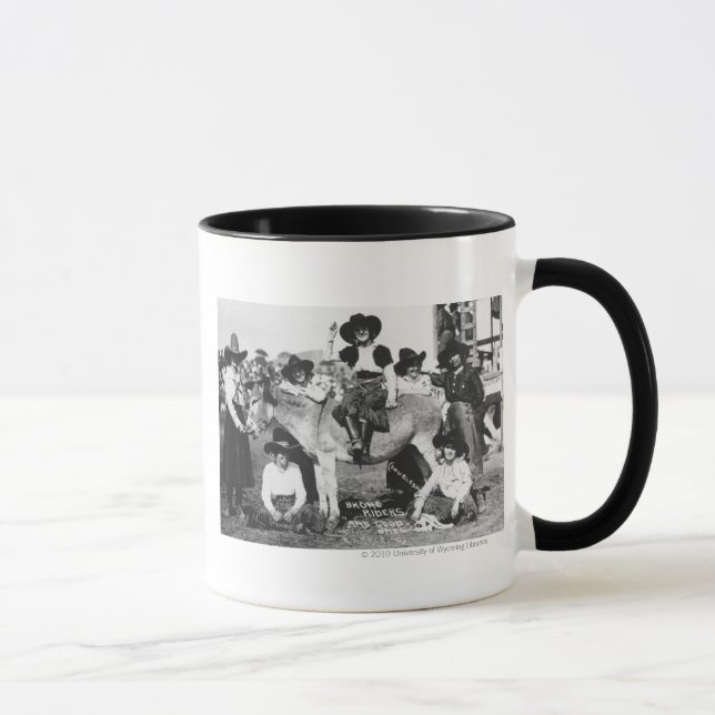 Taza Siete vaqueras del rodeo jocosamente que presentan (Derecha)