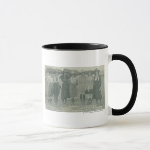 Taza Siete vaqueras del rodeo que presentan para una