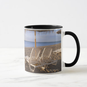 Taza Sillas de playa de la arena con el paraguas